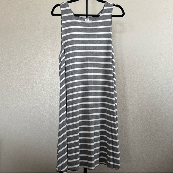 BUNDLE OF 3 Women’s Old Navy Sleeveless Dresses - Picture 2 of 13